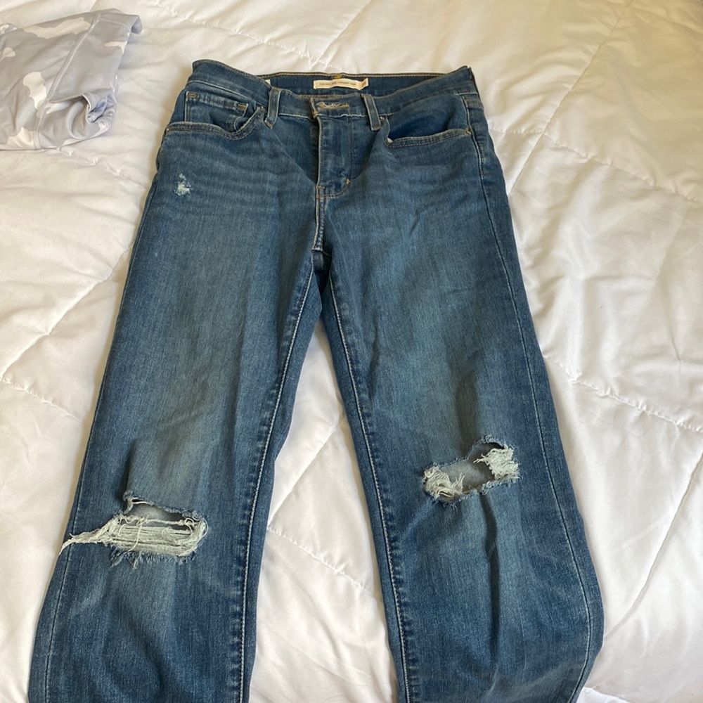 LEVIS HIGH RISE JEANS